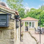 Benchmark Glaisdale