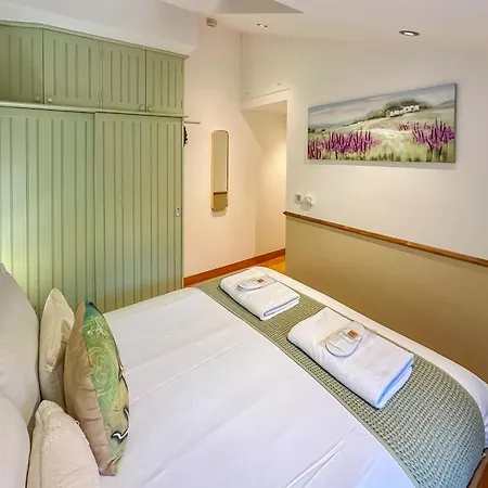 Benchmark Holiday home