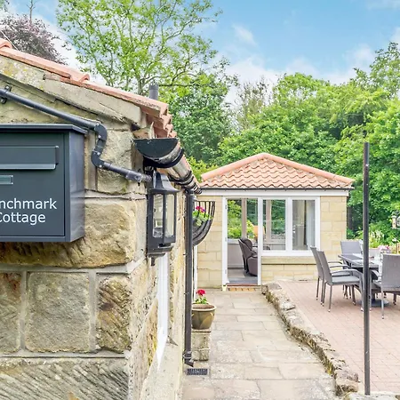 Benchmark Glaisdale