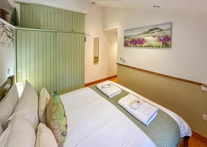 Benchmark * Glaisdale