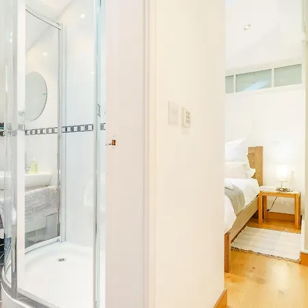 Benchmark * Glaisdale